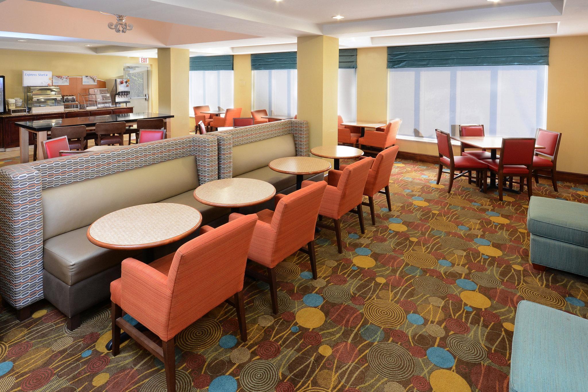 Holiday Inn Express Hotel & Suites Greensboro - Airport Area By Ihg Exterior foto